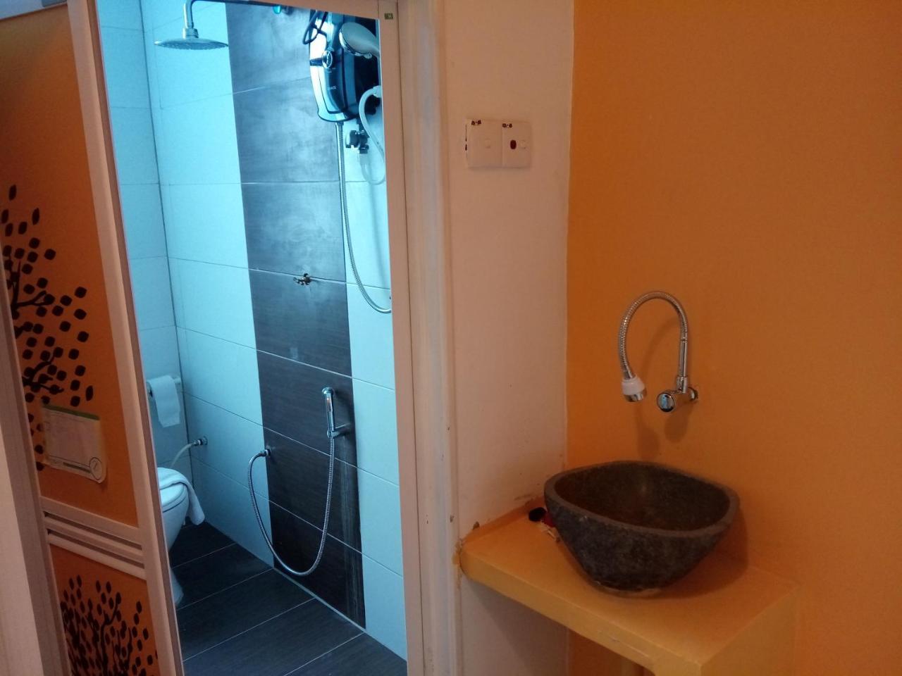 קמפונג גונג בדק The Serai Cottage Transit Hotel מראה חיצוני תמונה