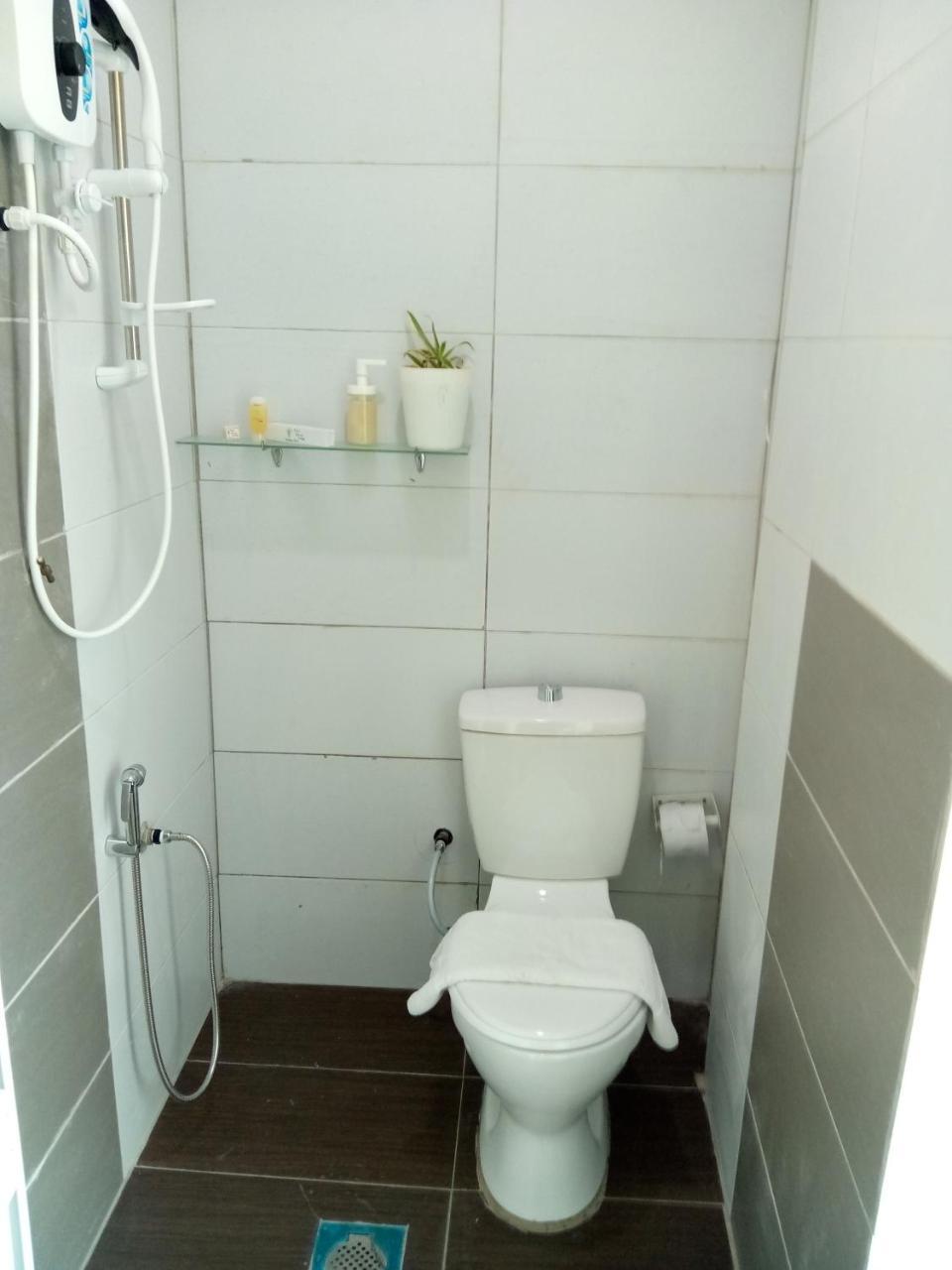 קמפונג גונג בדק The Serai Cottage Transit Hotel מראה חיצוני תמונה