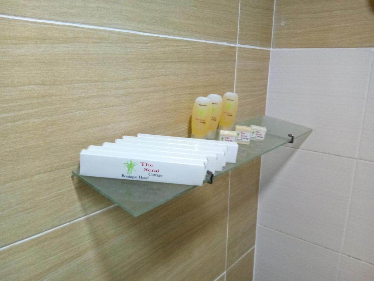 קמפונג גונג בדק The Serai Cottage Transit Hotel מראה חיצוני תמונה