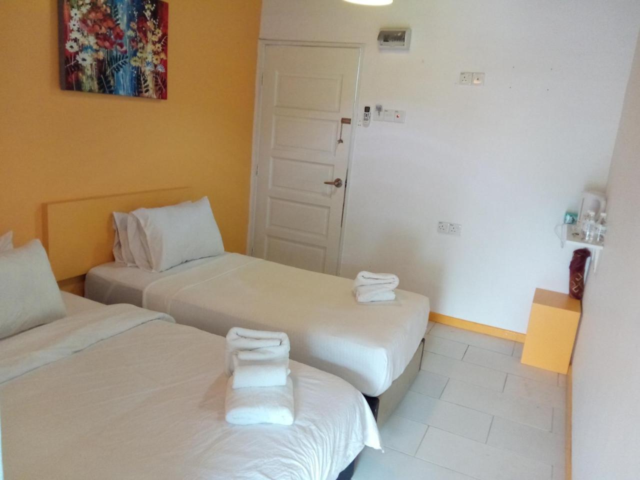 קמפונג גונג בדק The Serai Cottage Transit Hotel מראה חיצוני תמונה